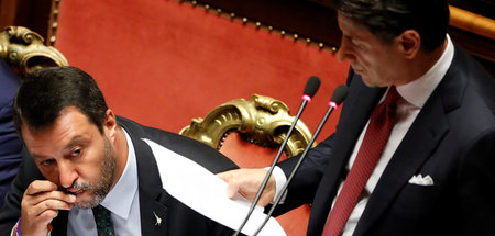 Italiens Vize Matteo Salvini (l.) während der Rücktrittsrede von... Italiens Vize Matteo Salvini (l.) während der Rücktrittsrede von...