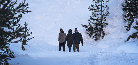 Kein Spaziergang: Drei Migranten wollen im Januar 2018 die itali...