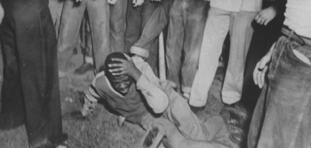 Rassistischer Angriff in den USA der 50er Jahre: »ZDF-History« Rassistischer Angriff in den USA der 50er Jahre: »ZDF-History«