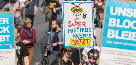 Mehr als 10.000 Menschen demonstrierten am 6. April 2019 in Berl...