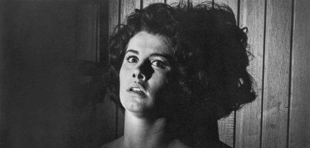 Toby Sherwood (Stefanie Powers) gerät in die Fänge des geheimnis...