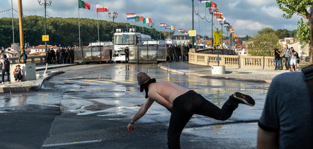 Vollständig abgeriegelt: In die Altstadt von Bayonne, ein paar K...
