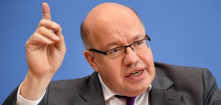 Wirtschaftsminister Peter Altmaier (CDU) hat Unterlagen aus sein...