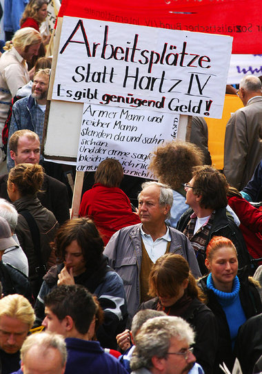 Plakativer Protest - hier im Jahr 2004 - ist nicht genug Plakativer Protest - hier im Jahr 2004 - ist nicht genug