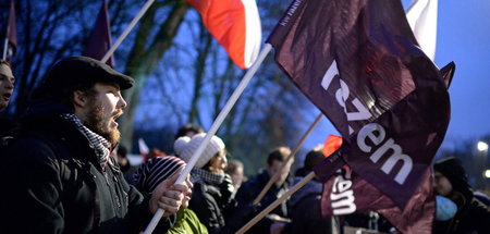 Anhänger der Partei »Razem« bei einer Demonstration am 10. März ... Anhänger der Partei »Razem« bei einer Demonstration am 10. März ...