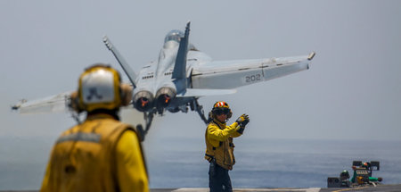 Ende August an Deck des US-Flugzeugträgers USS Abraham Lincoln a...