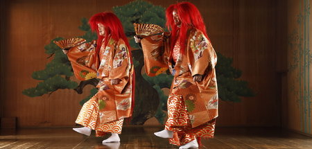 Japanisches Nō-Theater zwischen Gesang und Sprache: Ensemble der...
