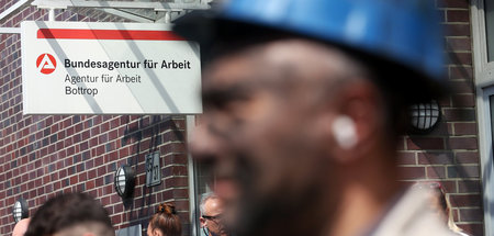 Ehemalige Bergleute demonstrieren vor der Arbeitsagentur (Bottro...