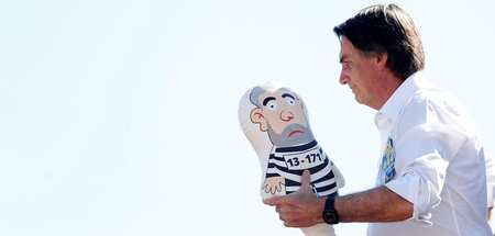 Sieht sich als Puppenspieler und ist doch eine Marionette: Brasi...