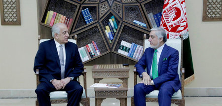 US-Sonderbotschafter Zalmay Khalilzad und der afghanische Regier... US-Sonderbotschafter Zalmay Khalilzad und der afghanische Regier...