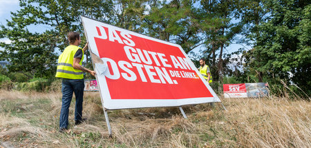 Abbau eines Wahlplakats in Dresden (2. September) Abbau eines Wahlplakats in Dresden (2. September)