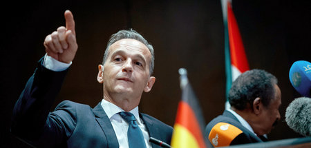 Wen interessieren Verbrechen gegen das eigene Volk, wenn es um w...