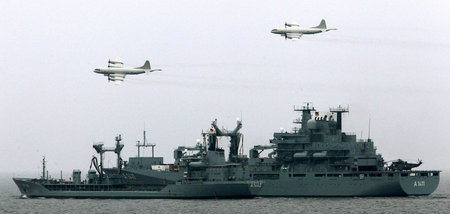 Verteidigungsministe_27800024.jpg