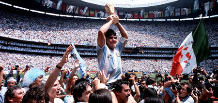 Am Morgen der Fußballmoderne: Diego Superstar (als WM-Sieger 198...