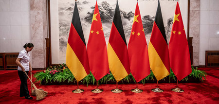 In der Großen Halle des Volkes: An Symbolik hat es bei Merkels 1... In der Großen Halle des Volkes: An Symbolik hat es bei Merkels 1...