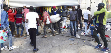 Rassistische Ausschreitungen und Plünderungen in Johannesburg am...