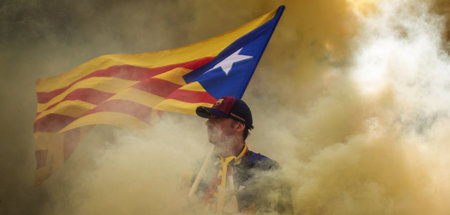 Die Fahne »Estelada« der katalanischen Unabhängigkeitsbewegung a...