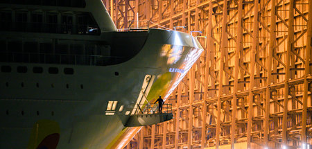Kreuzfahrtschiff_ver_62350138.jpg