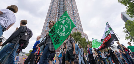 Klimaschützer bei den Protesten gegen die internationale Automob...