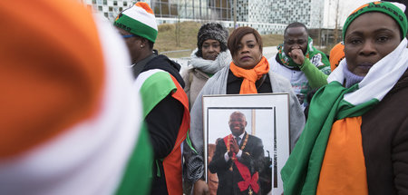 Unterstützer von Laurent Gbagbo nehmen an einer Kundgebung in De