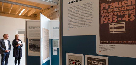 Zahlreiche Infotafeln erzählen unter anderem die Lebensgeschicht...