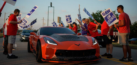 APTOPIX_UAW_Strike_T_62682321.jpg