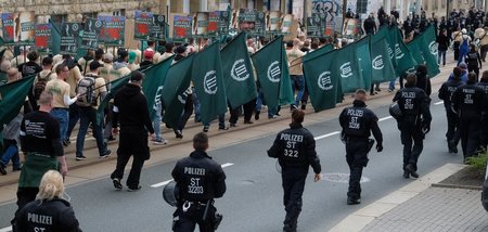 Aufzug der faschistischen Kleinstpartei »Der III. Weg« am 1. Mai...