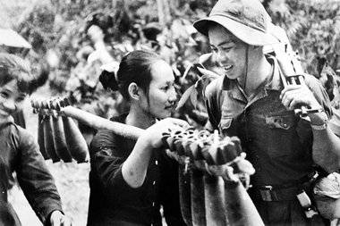 Frauen spielten im vietnamesischen Befreiungskampf gegen die US-... Frauen spielten im vietnamesischen Befreiungskampf gegen die US-...