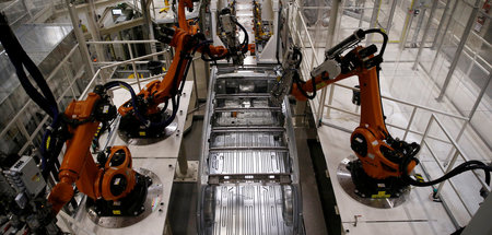 450 Roboter sollen 750 Arbeiter ersetzen: Leidtragende sind Leih... 450 Roboter sollen 750 Arbeiter ersetzen: Leidtragende sind Leih...