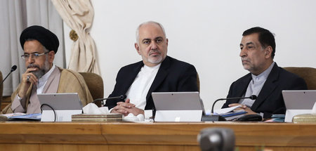 Irans Außenminister Mohammed Dschawad Sarif (M.) am Mittwoch bei... Irans Außenminister Mohammed Dschawad Sarif (M.) am Mittwoch bei...