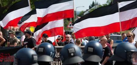 Wie zum Hohn: Anhänger der faschistischen Kleinstpartei »Die Rec...