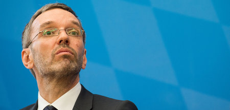 »Durch Beschaffung von Rechercheergebnisse zur extremen Rechten ...