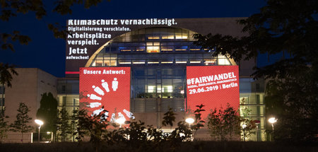 Werbung_am_Kanzleram_61763457.jpg
