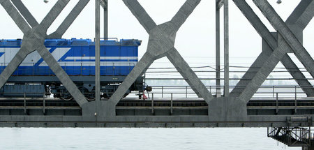 Dandong, Eisenbahnbrücke an der Grenze zwischen China und der DV...