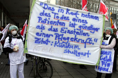 Beschäftigte des Suttgarter Klinikums bringen die marktwirtschaf... Beschäftigte des Suttgarter Klinikums bringen die marktwirtschaf...