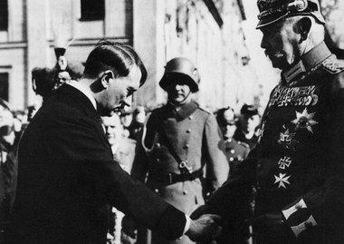 "Normaler" Aufstieg zur Macht: Am 21.3.1933 geben sich Adolf Hit...