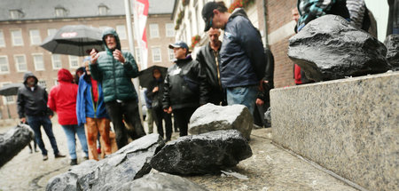 Wohnungslose und solidarische Mitstreiter bringen am vergangenen...