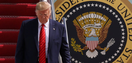 US-Präsident Donald Trump geht in Maryland von Bord der »Air For...