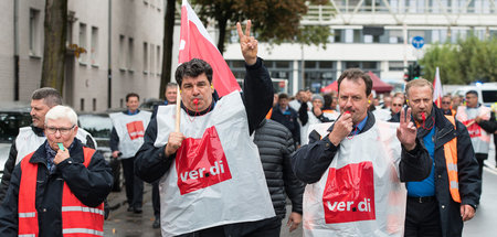 Endlich soll Bewegung in die festgefahrenen Tarifverhandlungen k... Endlich soll Bewegung in die festgefahrenen Tarifverhandlungen k...
