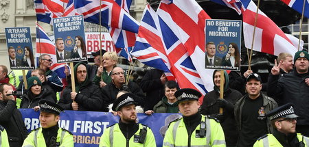 Die »Britain First«-Gruppe fordert die Streichung von Sozialleis...