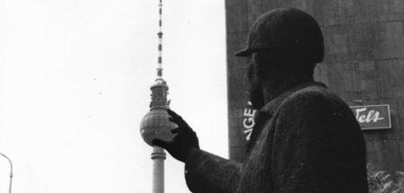 S01 Fernsehturm-roh.jpg