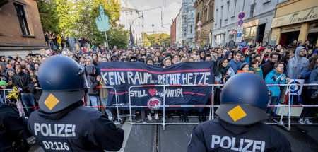 Nazigegner protestieren gegen Aufmarsch zum »Tag der Nation« des...