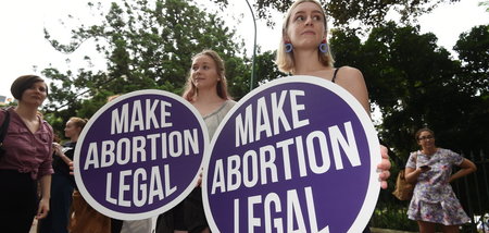 Abortion_pro_choice_49245584.jpg
