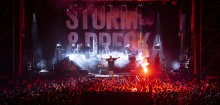 Jan »Monchi« Gorkow von Feine Sahne Fischfilet beim Open-Air-Kon...