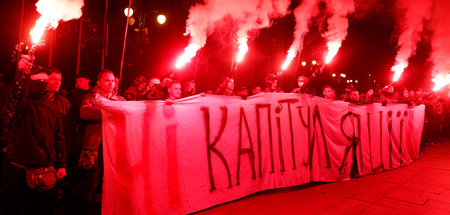 Ukrainische Neofaschisten protestieren am Dienstag in Kiew: »Kei...