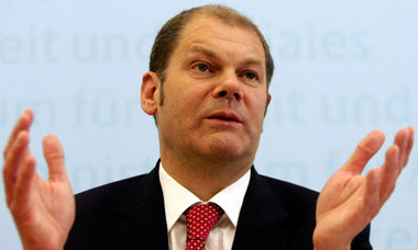 Bundesarbeitsminister Olaf Scholz (SPD) war am Montag in Berlin ...