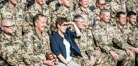 Verteidigungsministerin Annegret Kramp-Karrenbauer (CDU) beim Tr...