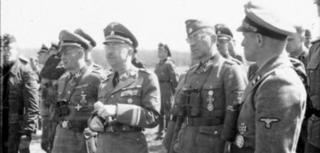 Gelitten wird streng national: Heinrich Himmler (M.) besucht die... Gelitten wird streng national: Heinrich Himmler (M.) besucht die...