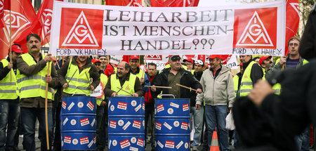 Beschäftigte der Ford-Werke aus Köln bei einer Kundgebung gegen ...