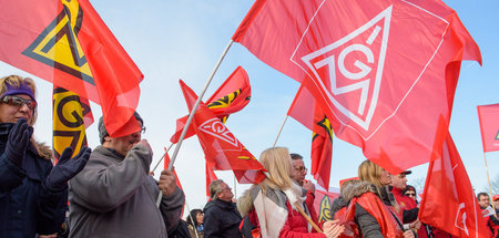 Die Mitglieder der IG Metall wehren sich gegen Kürzungsrunden (B... Die Mitglieder der IG Metall wehren sich gegen Kürzungsrunden (B...